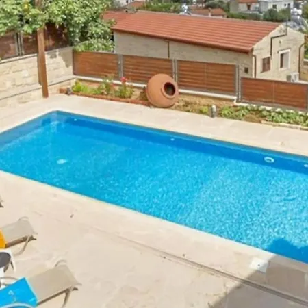 Elizabeth Villa *